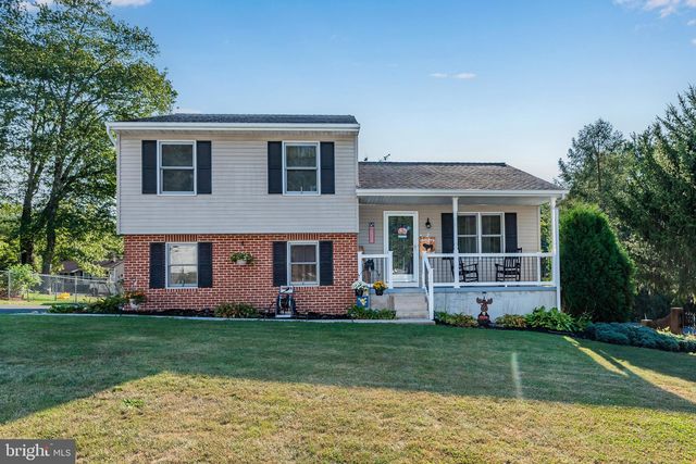 2 Liberty Dr, Mount Holly Springs, PA 17065