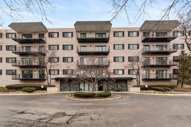 1S150 Spring Rd #2D, Oakbrook Terrace, IL 60181