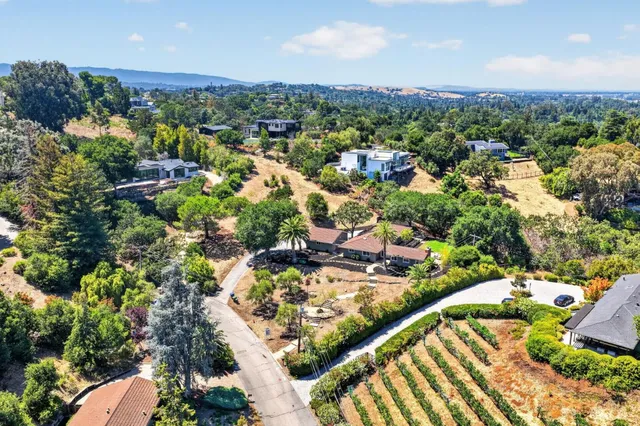 12800 Dianne Dr, Los Altos Hills, CA 94022