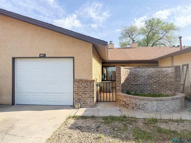 16 Bent Tree Rd #C, Roswell, NM 88201