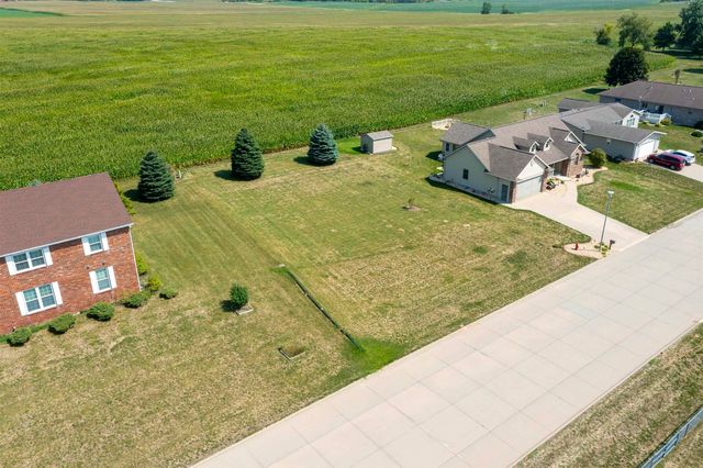 7 15th Ave  NW, Dyersville, IA 52040
