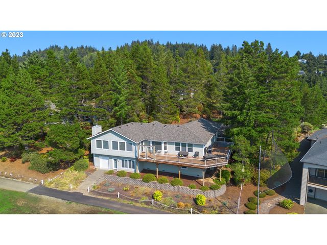 22 Onadoone Ct, Florence, OR 97439