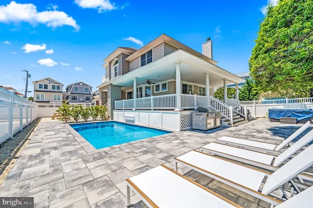 13 E  16th St, Brant Beach, NJ 08008