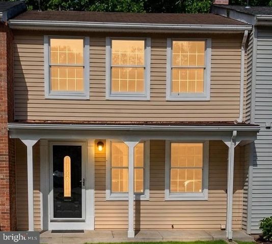 8693 Bent Arrow Ct, Springfield, VA 22153