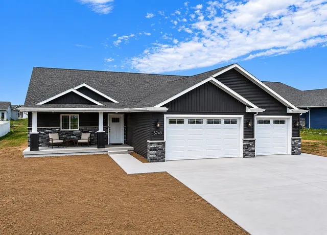 5749 N  Sequoia Dr, Appleton, WI 54913