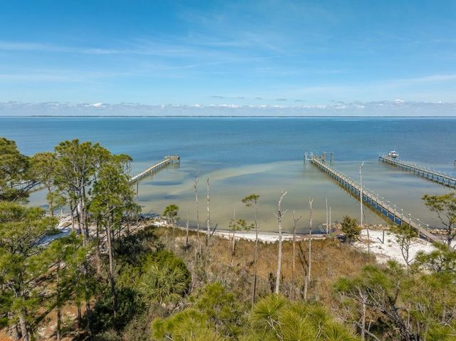1207 E  Gulf Beach Dr, Eastpoint, FL 32328