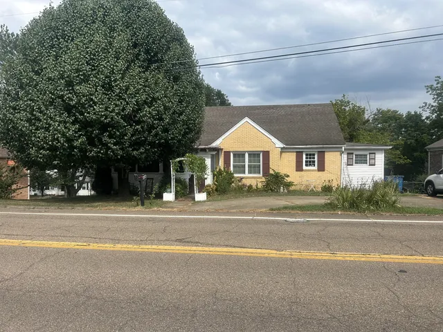 136 N  Forrest Ave, Camden, TN 38320