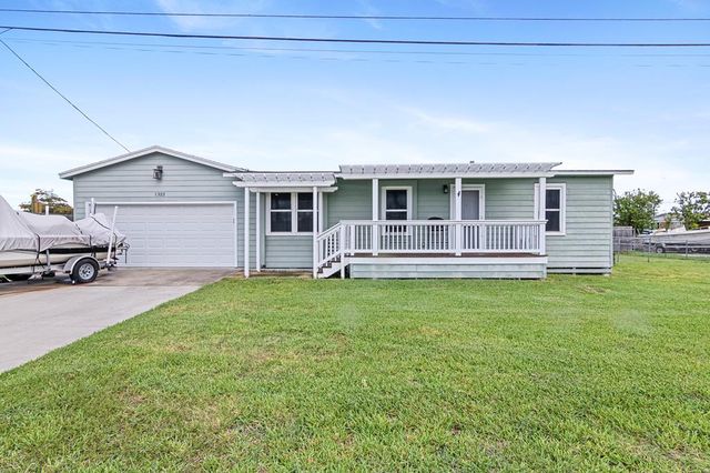 1322 Omohundro St, Rockport, TX 78382 | MLS# 145500 | Trulia