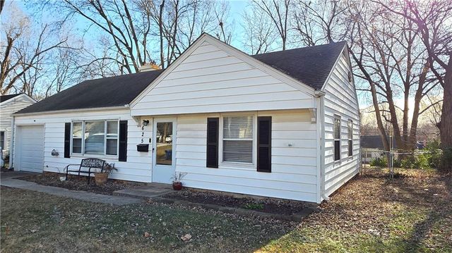 7625 Rainbow Dr, Prairie Village, KS 66208
