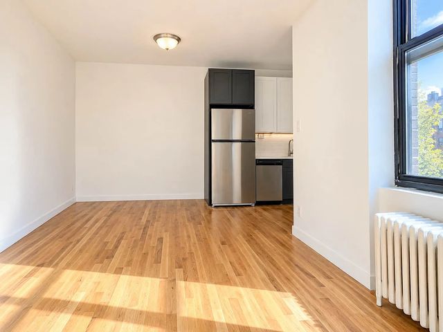 367 S  5th St #1A, Brooklyn, NY 11211