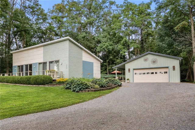 880 Crows Nest Rd, Penn Yan, NY 14527