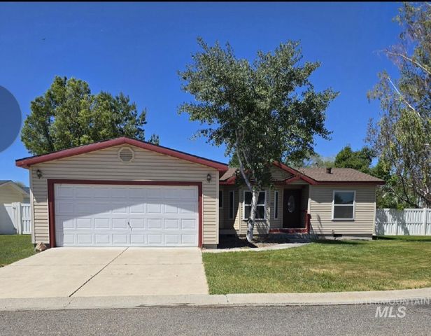 2011 Palace Pl, Heyburn, ID 83336