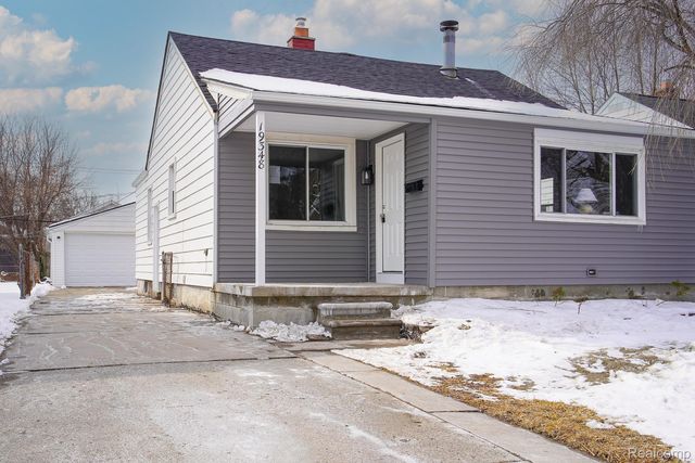 19348 Woodcrest St, Harper Woods, MI 48225