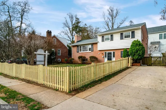2526 N  George Mason Dr, Arlington, VA 22207