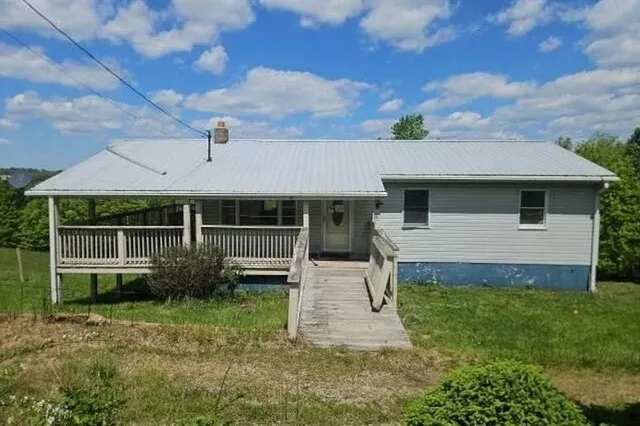 61 Freedom Ct, Proctor, WV 26055
