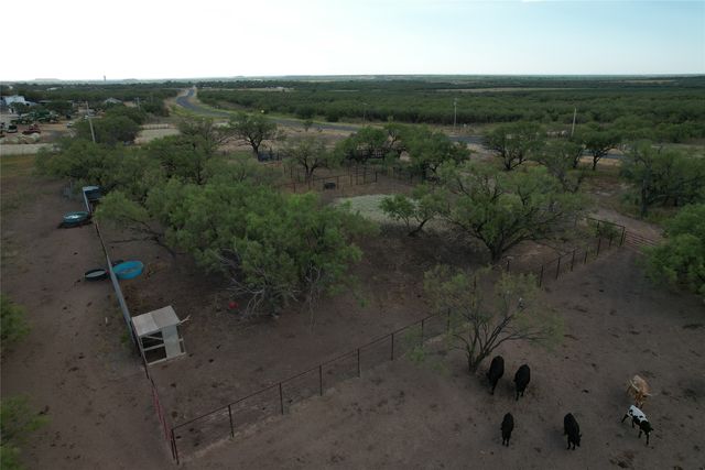 76/AC SE Highway 6, Lueders, TX 79533