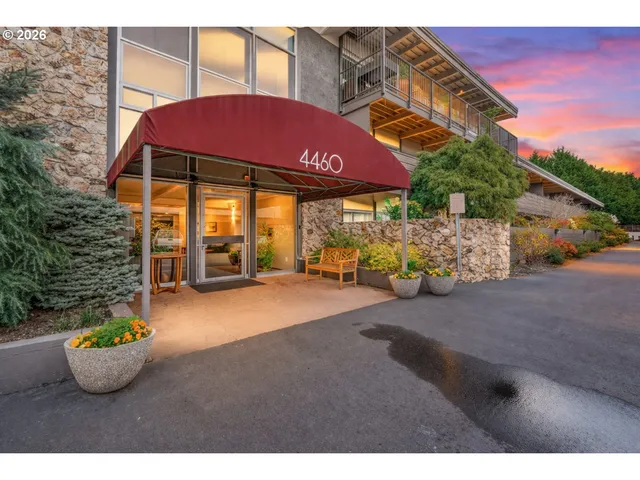 4460 SW Scholls Ferry Rd #3, Portland, OR 97225