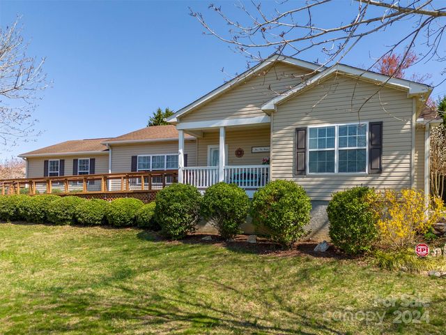 34 Middle St, Hendersonville, NC 28792