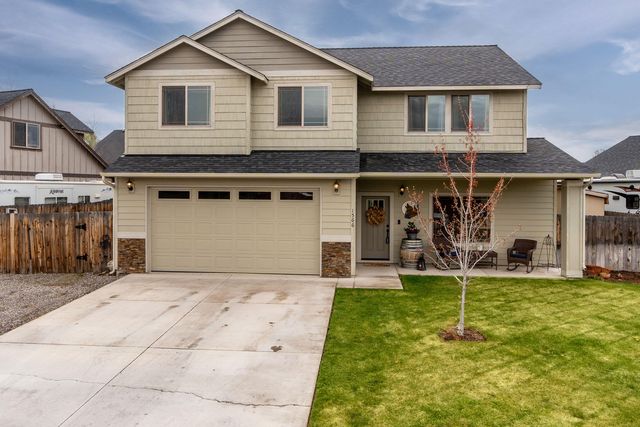 1566 NW 18th St, Redmond, OR 97756