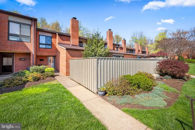 221 Deer Fox Ln, Lutherville Timonium, MD 21093