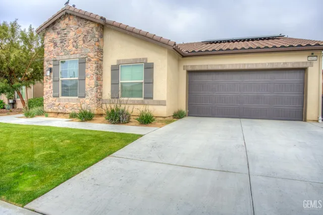 9414 Woodland Ridge Ln, Shafter, CA 93263