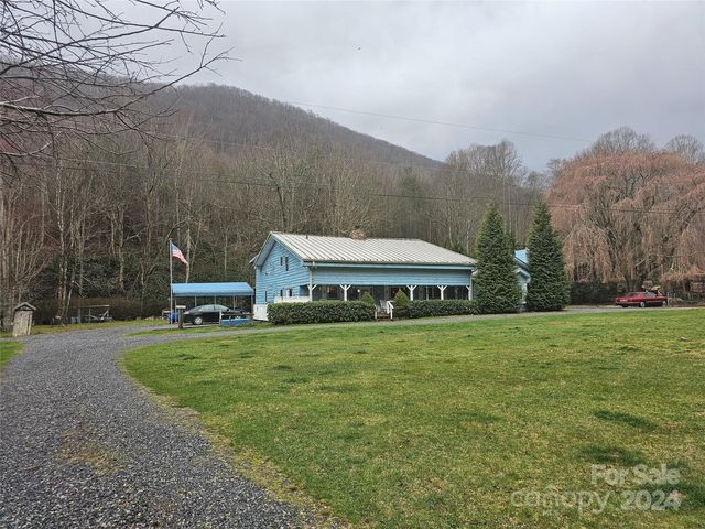 561 Caldwell Dr, Maggie Valley, NC 28751