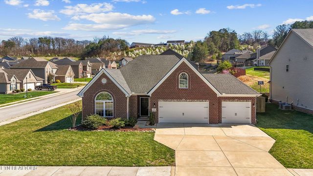910 Springwood Ln, Maryville, TN 37801