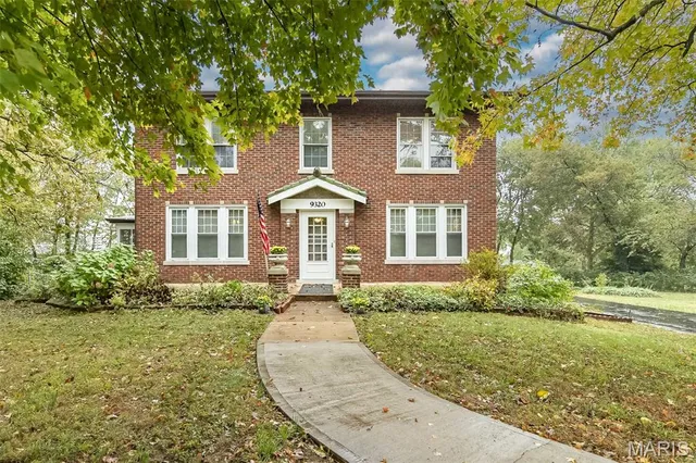 9320 Lincoln Dr, Saint Louis, MO 63127