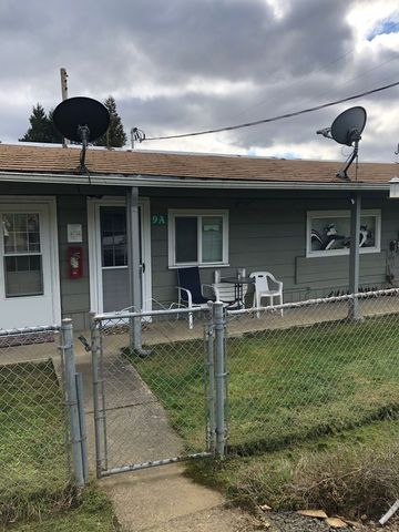 360 N  State St #9A, Sutherlin, OR 97479