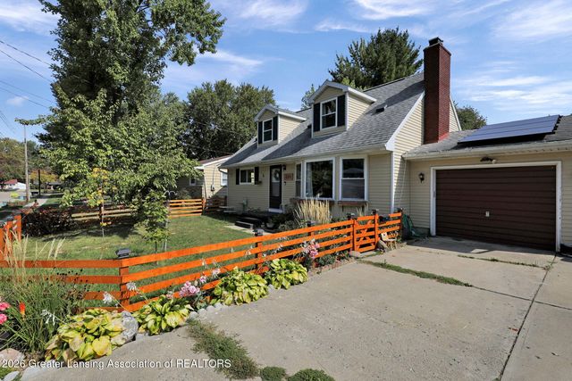 3211 Lawdor Rd, Lansing, MI 48911