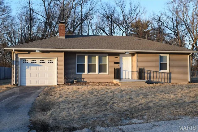 9 Dale Crest Mnr, Swansea, IL 62226