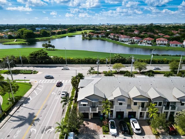 10400 NW 58th Ter, Doral, FL 33178