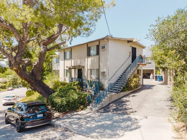 2159 La Canada Crest Dr #2, La Canada Flintridge, CA 91011
