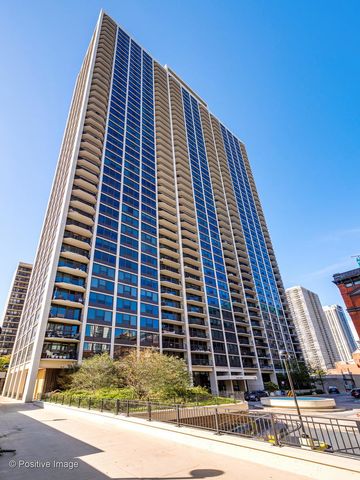 1560 N  Sandburg Ter #1008J, Chicago, IL 60610