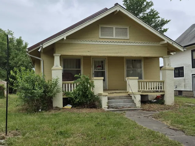 120 S  Oak St, Eureka, KS 67045