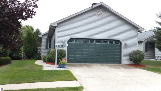 3763 Creekside Dr #29, Traverse City, MI 49684