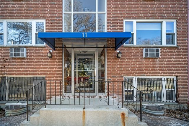 11 Cogswell Ave #6, Cambridge, MA 02140