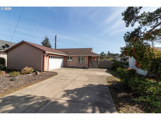 1912 18th St, Florence, OR 97439