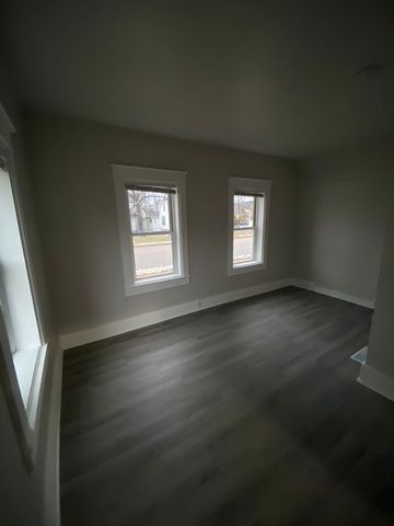 546 Ceape Ave #105, Oshkosh, WI 54901
