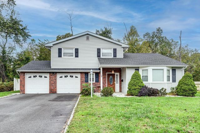5 Weiss Dr, Middlesex, NJ 08846