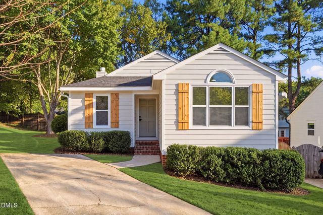 3812 Hollycrest Ct, Raleigh, NC 27612
