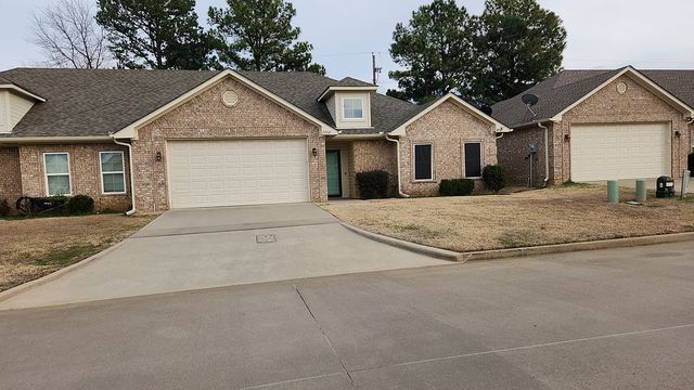 2202 Woodgrove Ln, Longview, TX 75605