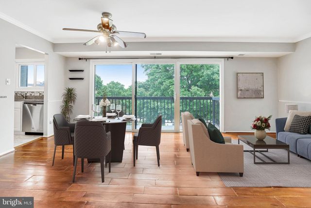 3240 S  28th St #303, Alexandria, VA 22302