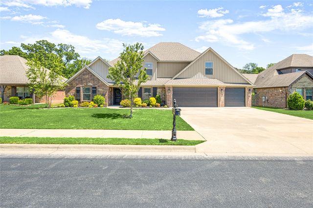 1081 Quail Hollow Dr, Bentonville, AR 72713