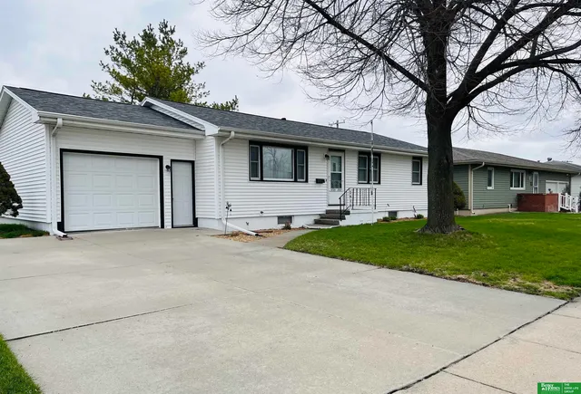 1616 Austin Ln, Fremont, NE 68025