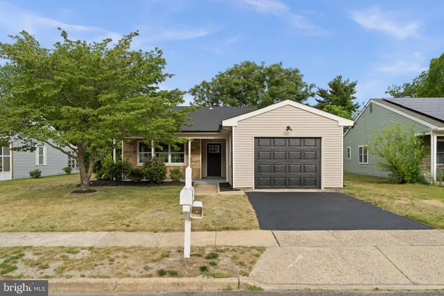43 Kingston Way, Southampton, NJ 08088