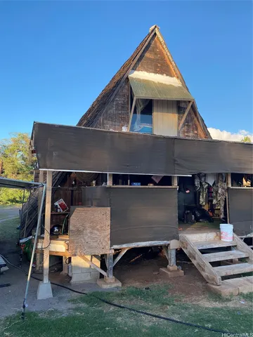 46 Beach Pl, Kaunakakai, HI 96748