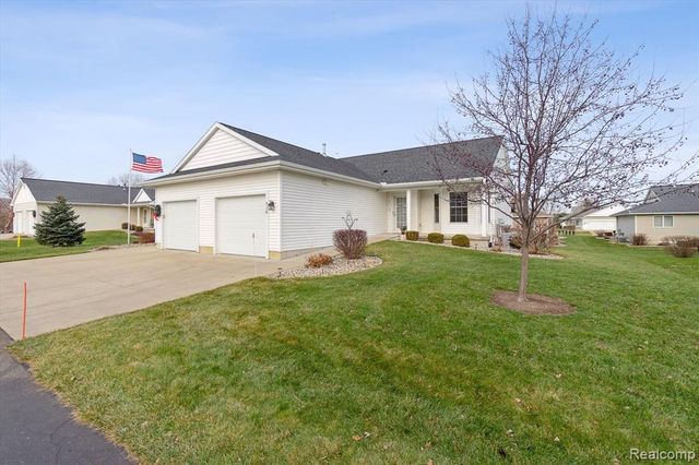 918 Joyce Ln, Saint Johns, MI 48879