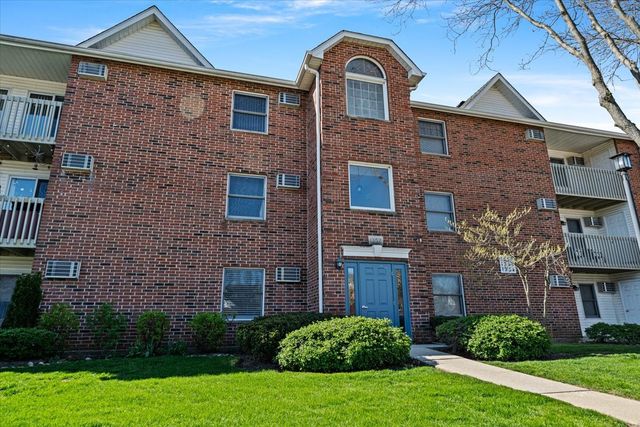 1352 Cunat Ct #3A, Lake In The Hills, IL 60156