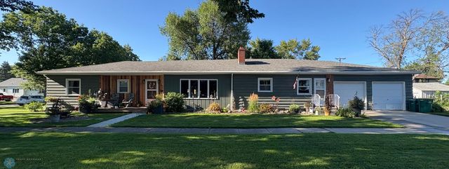 824 4th Ave N, Wahpeton, ND 58075